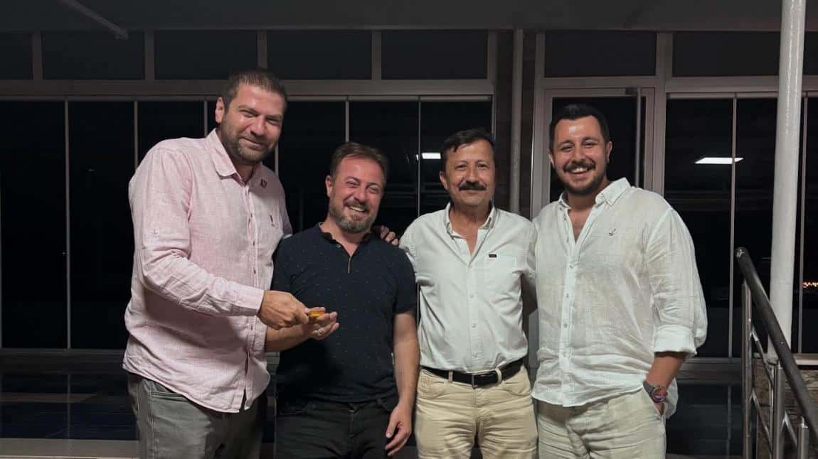Kıymetli Okul Müdürümüz Yılmaz Kılıç'ı ve Müdür Yardımcımız Veysel Subaşı'nı Uğurladık.